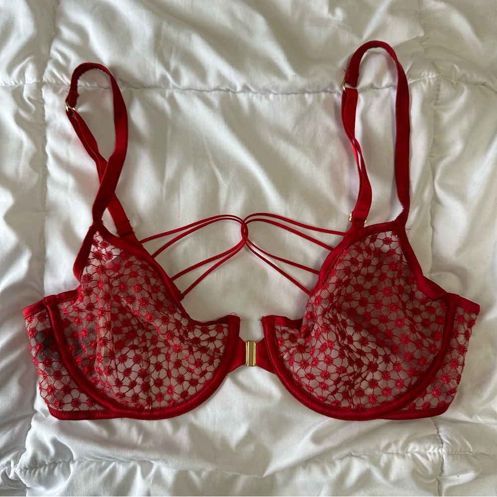NEW Victorias Secret Bra 38C Unlined
Demi Front Close Solid Red Starburst